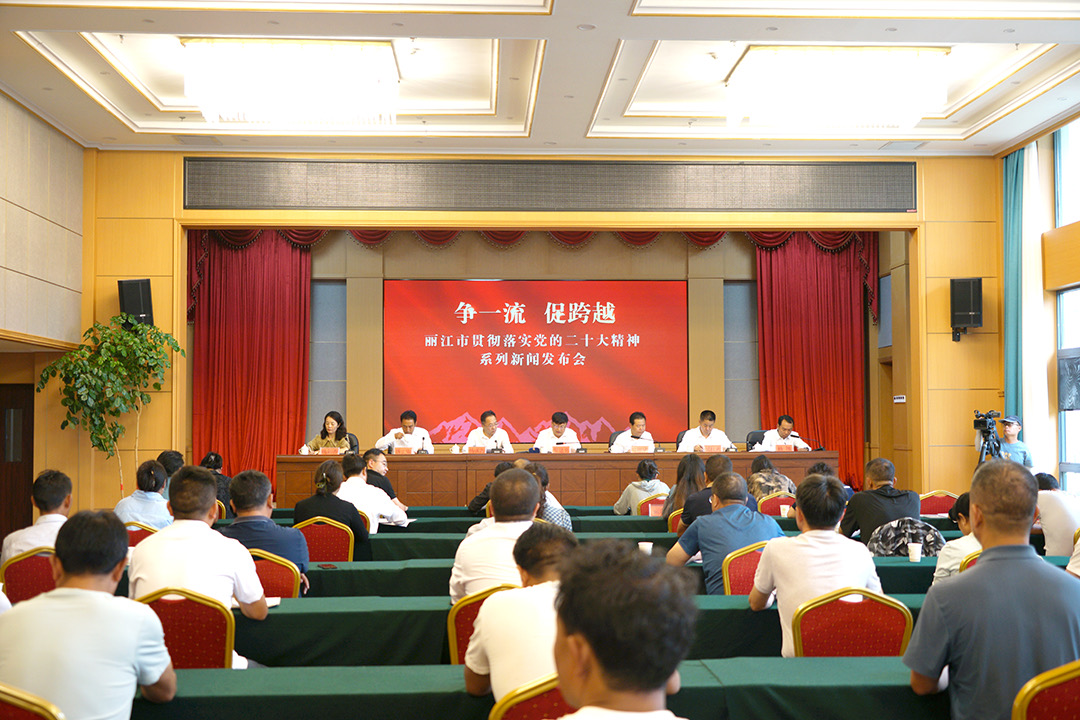 宁蒗县全社会固定资产投资突破百亿元大关  达到102.3亿元.jpg