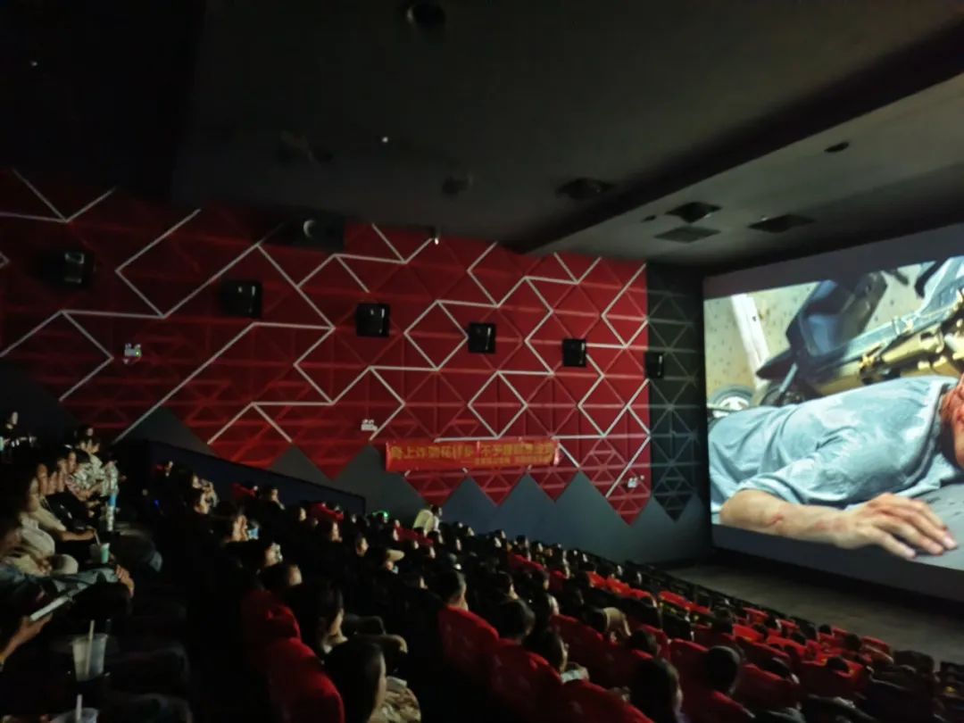 玉龙县组织观看反诈题材电影《孤注一掷》 (2).jpg