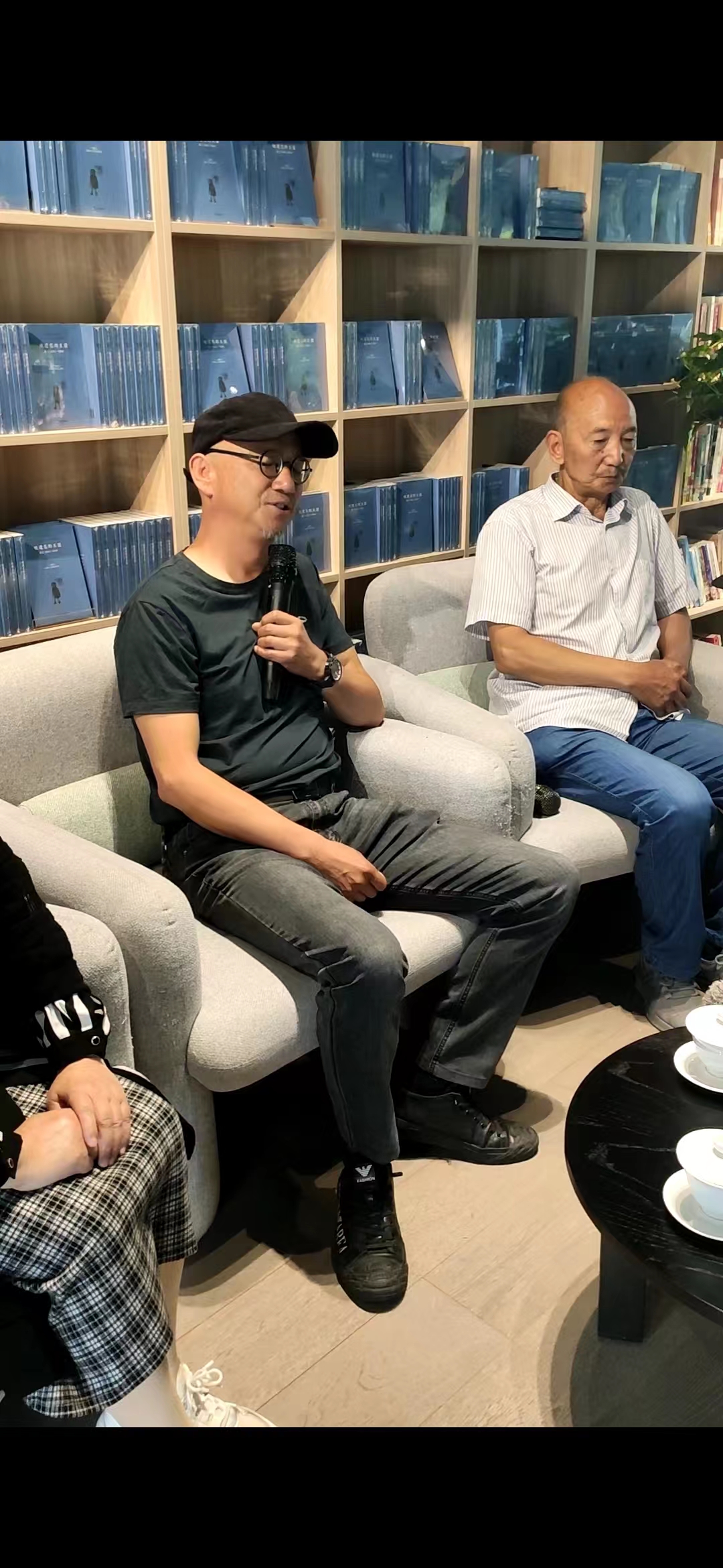 众多读者齐聚丽江古城 共读《被遗忘的王国》  (2).jpg