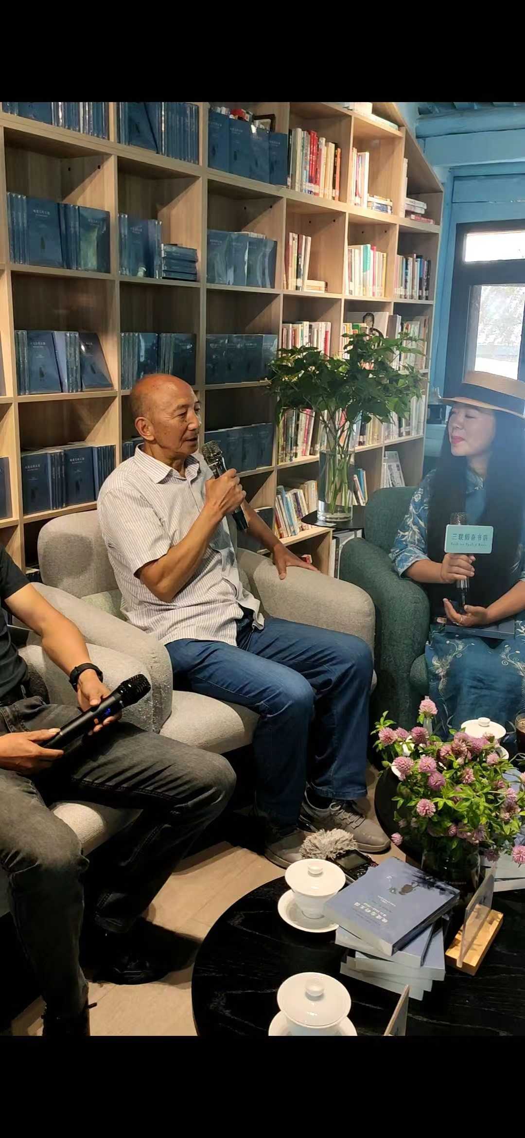 众多读者齐聚丽江古城 共读《被遗忘的王国》  (4).jpg