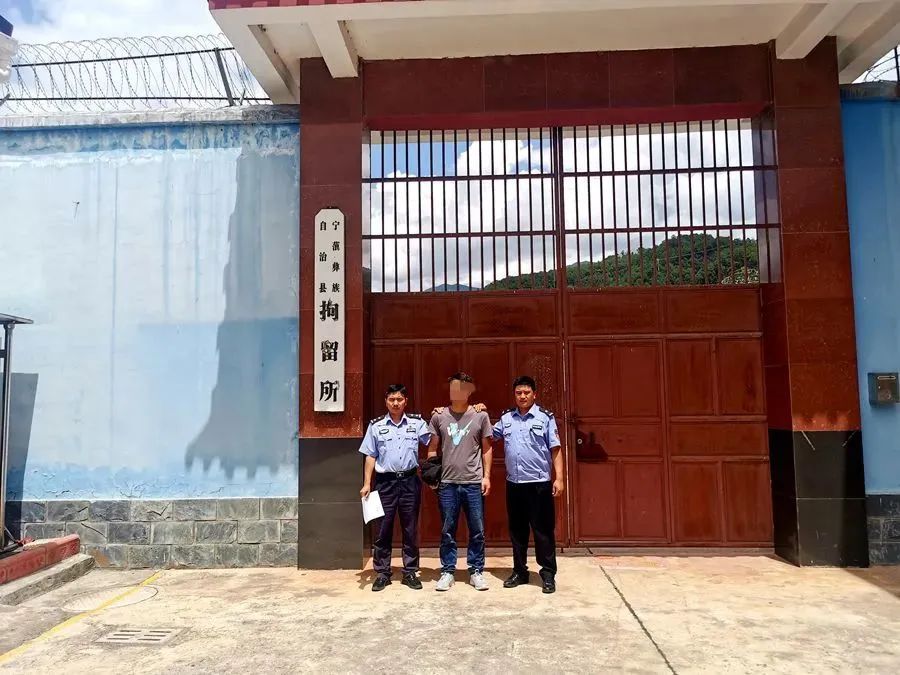 酒驾强行冲卡 肇事逃逸  宁蒗这名男子着了.jpg