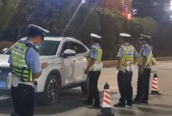 酒驾强行冲卡 肇事逃逸  宁蒗这名男子着了.png