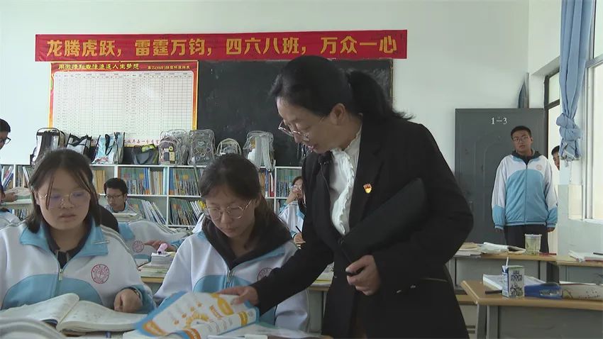 丽江市一中校长胡明萍的教育改革之路 (2).jpg