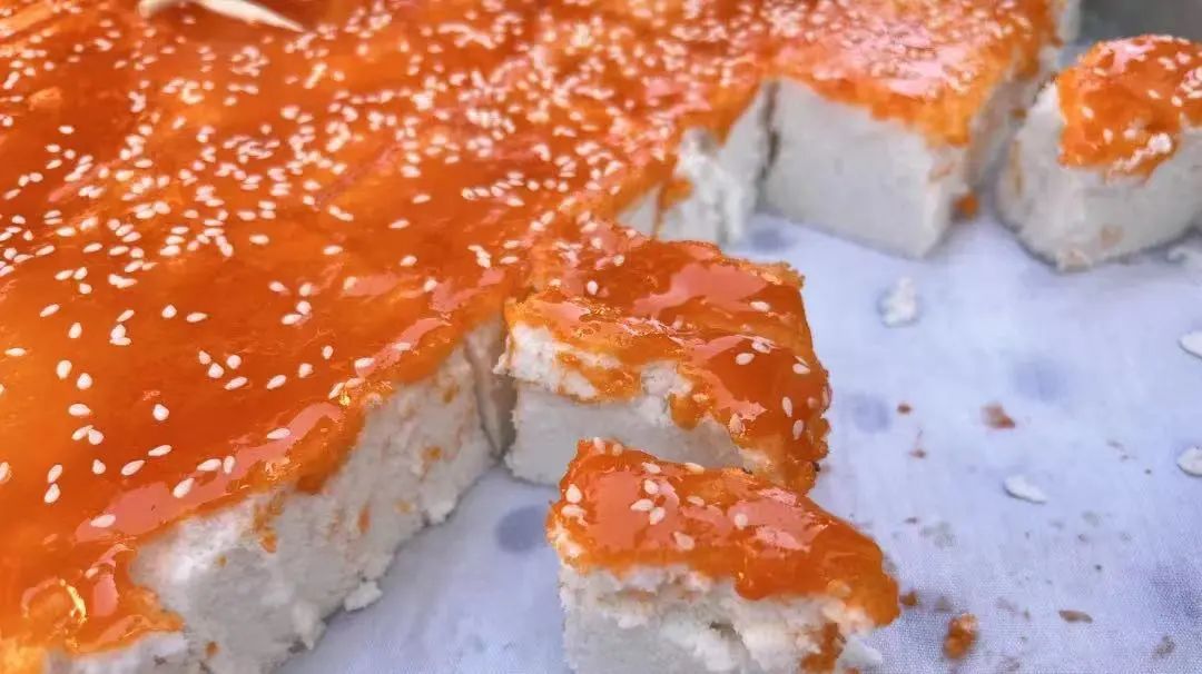 丽江古城三款爆火小吃，一口咬下让你欲罢不能！ (3).jpg