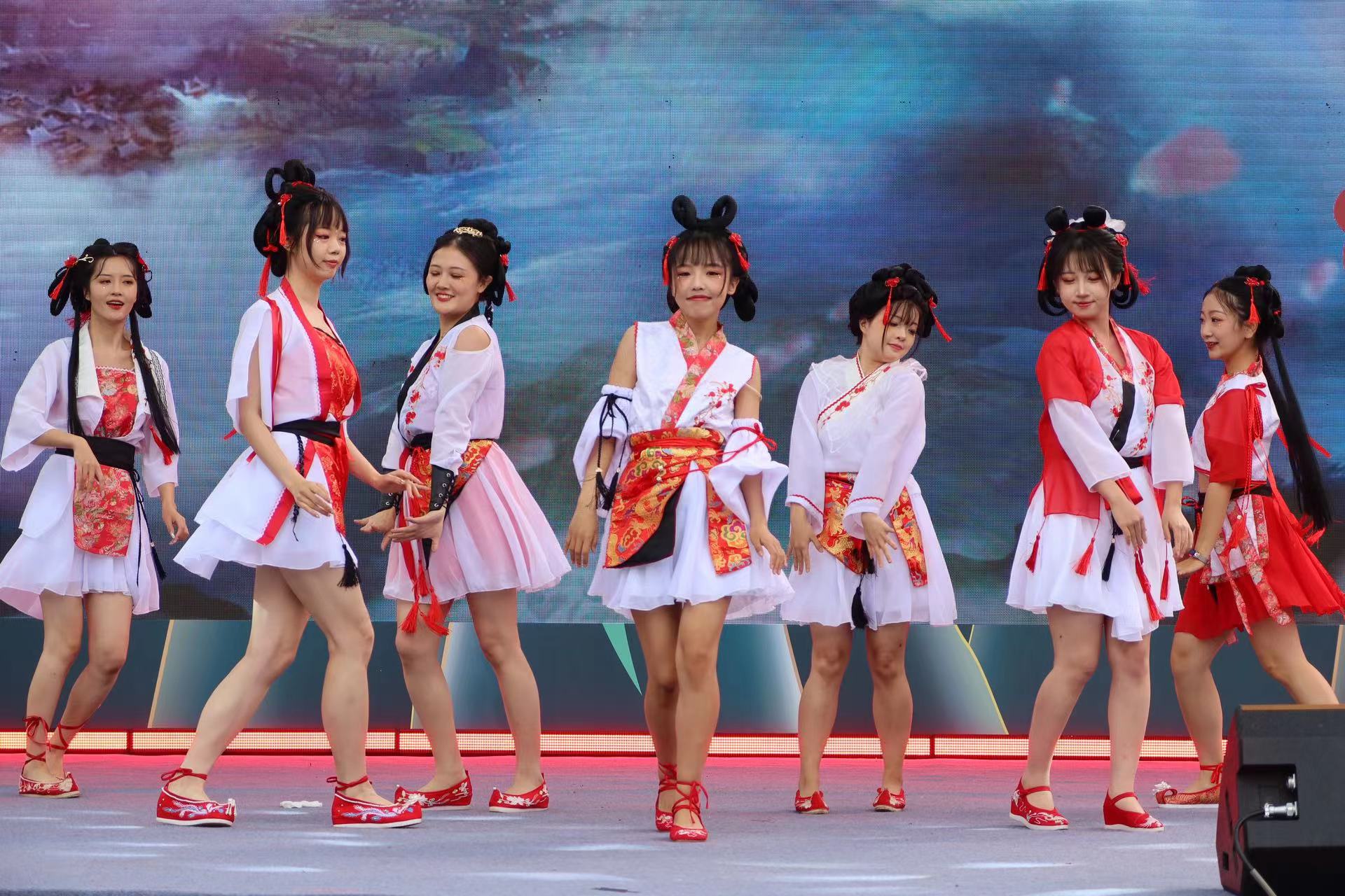 9月28日至10月2日  来丽江古城赏菊美景 感受国风魅力 (1).jpg