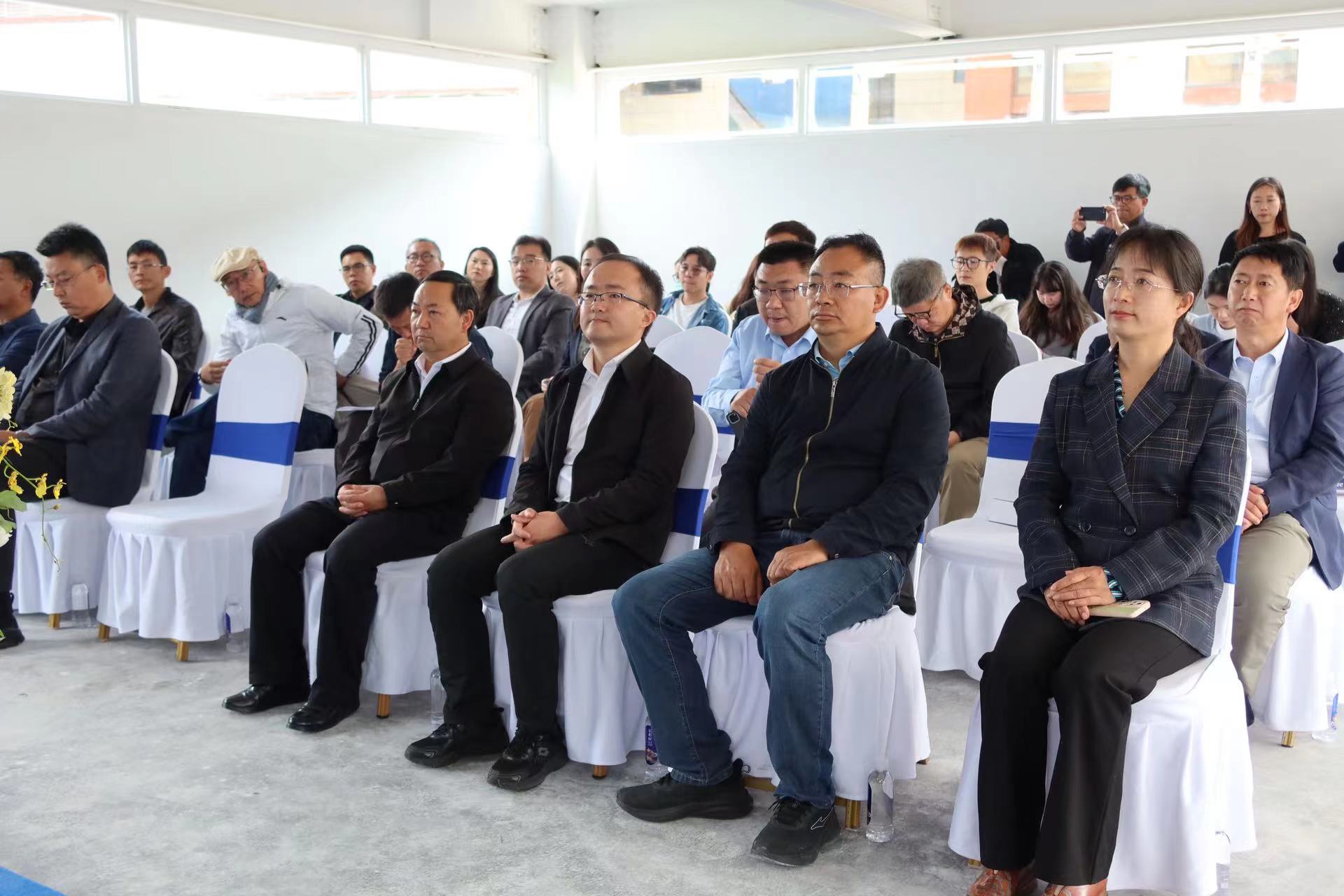 首届“丽江雪山论坛”举行  以数字农文旅对话绿色金融 (1).jpg