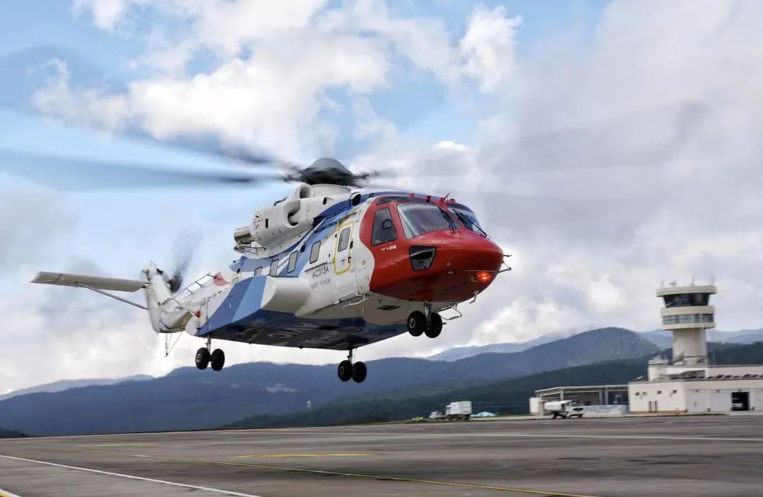 宁蒗泸沽湖机场圆满完成AC313A大型直升机高高原试飞保障任务 (1).jpg