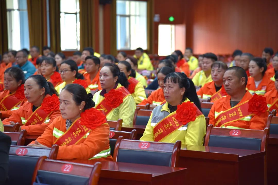 古城区环卫工人节，投控集团百名先进受表彰 (4).jpg