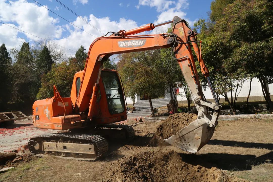 玉龙县巨甸镇拉市坝村项目启动，总投资超过500万元 (2).jpg