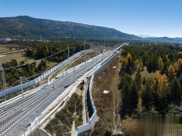 滇藏铁路丽香段：接触网热滑试验全面合格，即将开通运营 (7).jpg