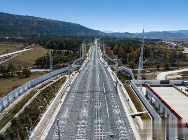 滇藏铁路丽香段：接触网热滑试验全面合格，即将开通运营 (8).jpg