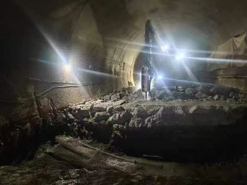 华丽高速东马场1号隧道预计明年6月底通车 (2).jpg