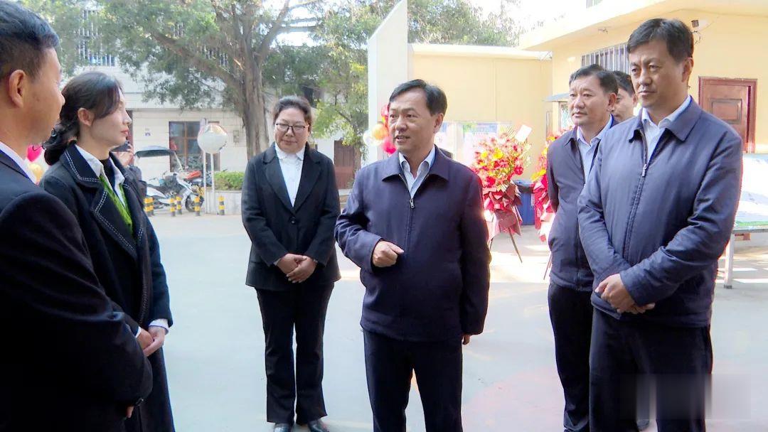 华坪县构建“十五分钟社区居家养老服务圈”，首家“幸福食堂”揭牌 (6).jpg