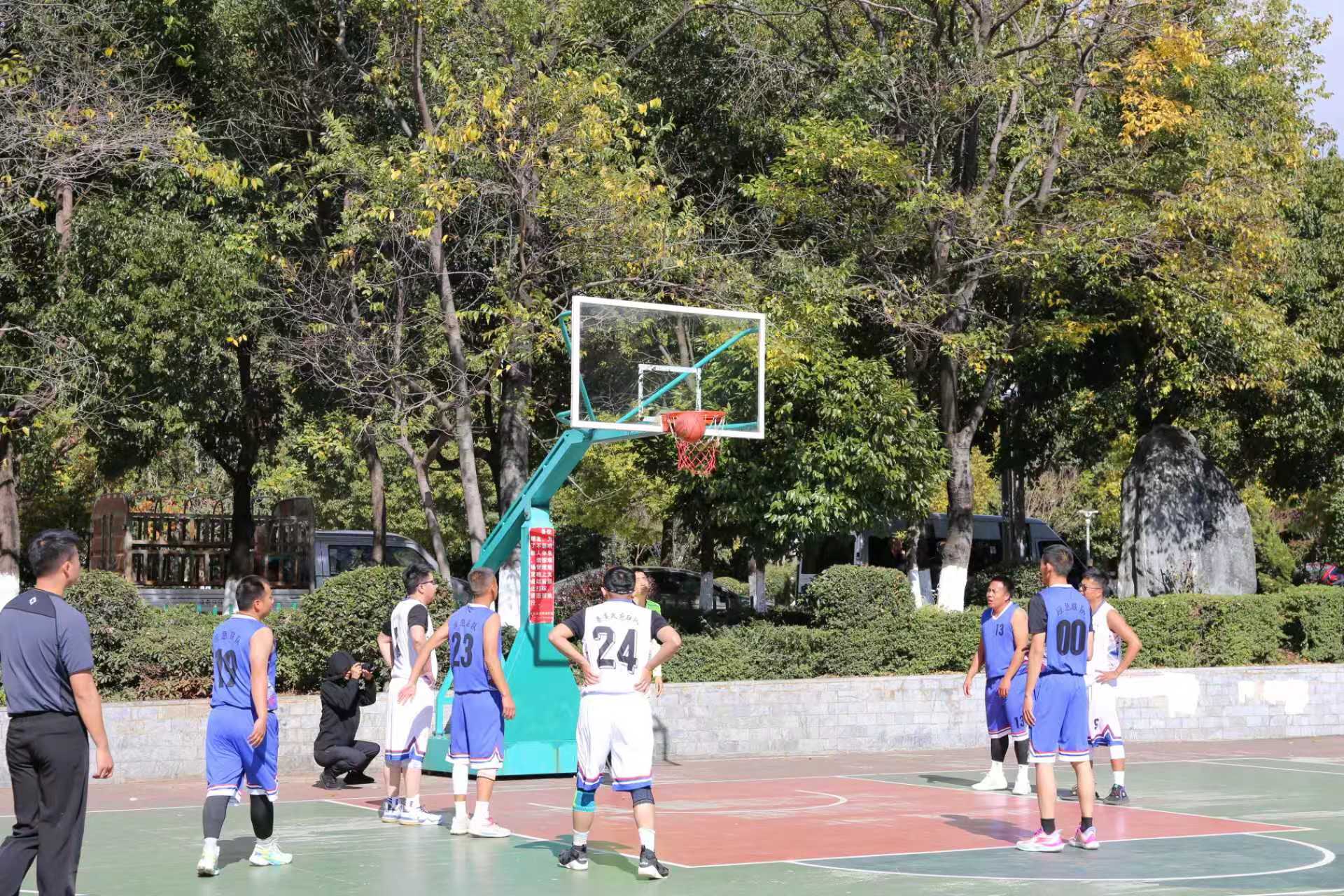 永胜县首届职工运动会点燃热情，传统物资交流大会引领活力新永胜！ (8).jpg