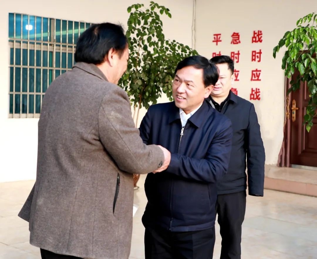 王峥书记深入基层接访：站稳人民立场，解决群众急需问题 (2).jpg