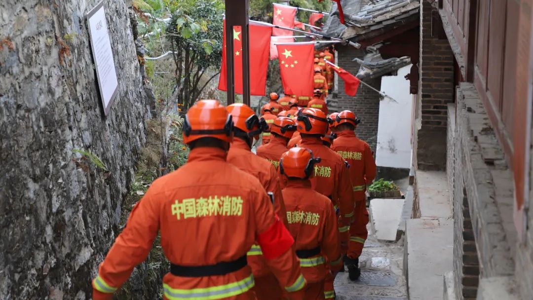 冬季备战：丽江森林消防实兵演练全面进行 (3).jpg