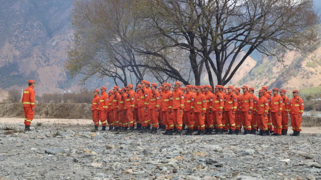 冬季备战：丽江森林消防实兵演练全面进行.jpg