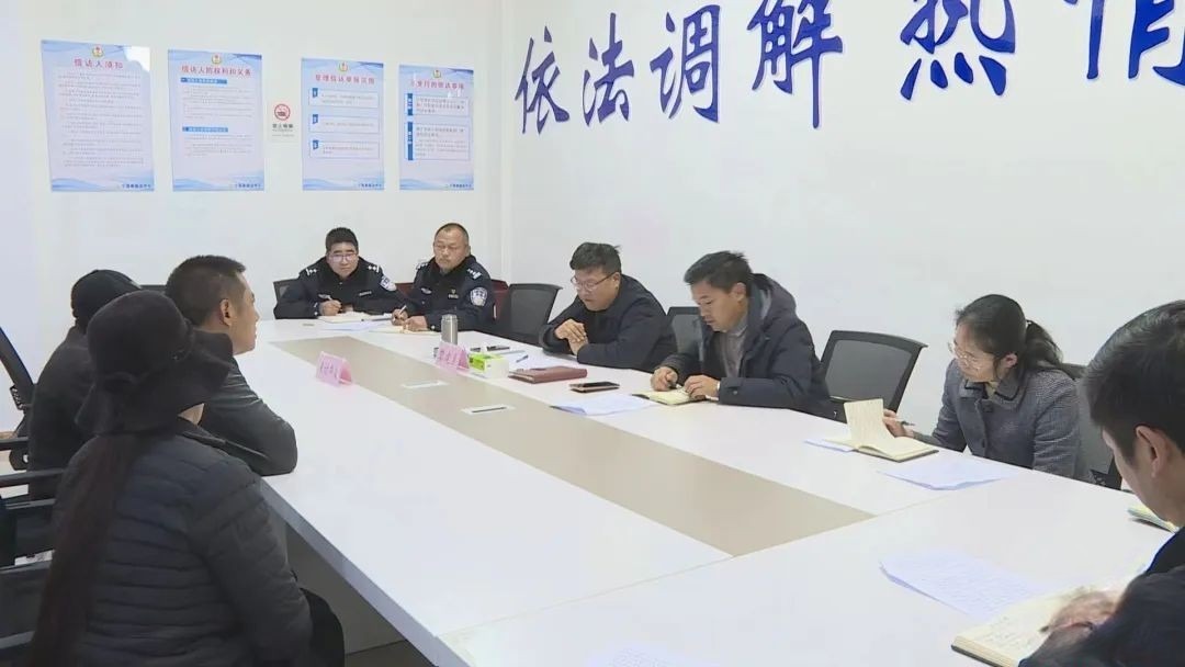 宁蒗县长黎建勇带头办好民生实事 (2).jpg