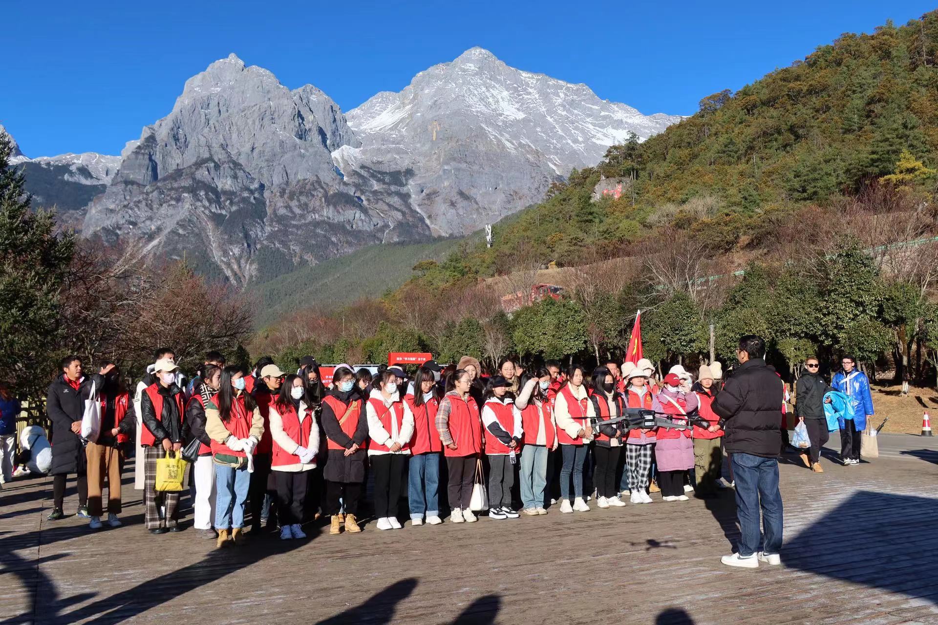 2023年丽江青年志愿者环保徒步暨“学习强国”线下推广活动举行 (1).jpg
