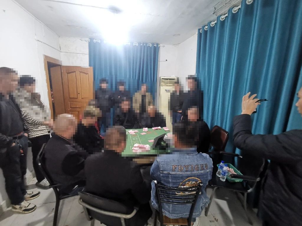 华坪抓获17人涉及10万元的聚众赌博案 再多去3人最少判3年1.jpeg