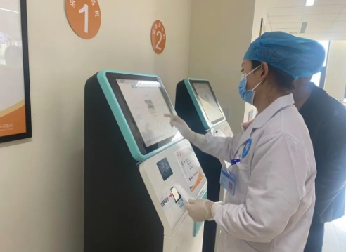 丽江市人民医院全自动智能采血系统投入使用 (2).png