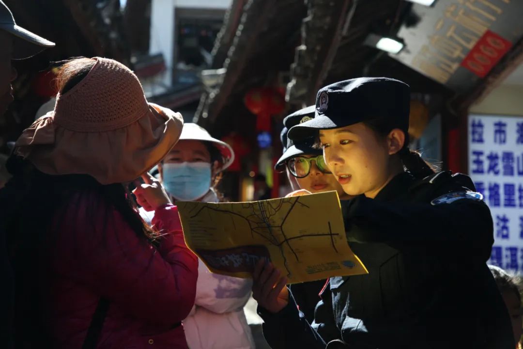 丽江女警3.jpg