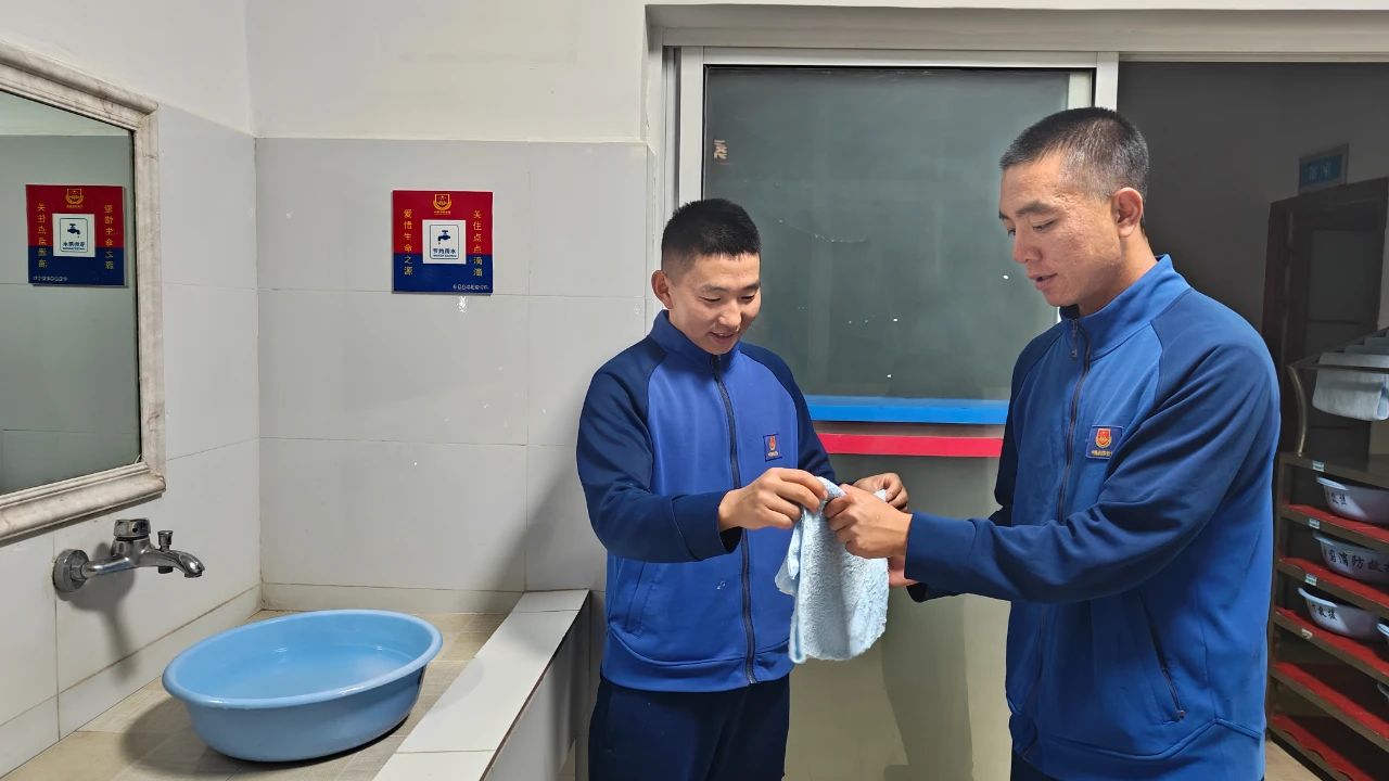 丽江市森林消防支队宁蒗中队暖心“十个一”助力新消防员迈好下队第一步02.jpg