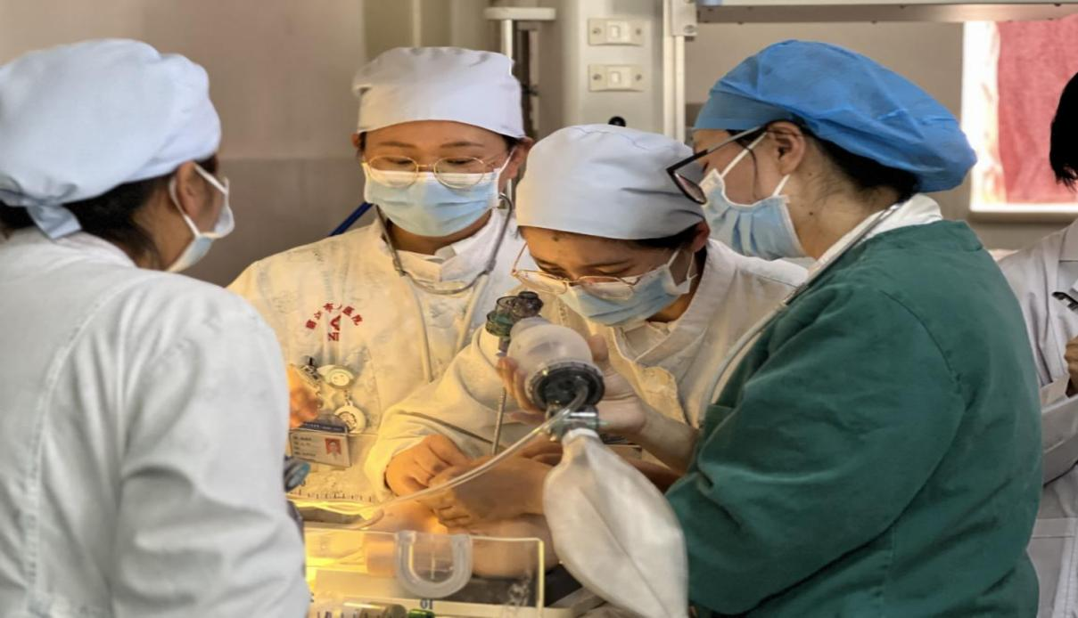 丽江市人民医院通过危重新生儿救治中心省级现场评审 (3).png