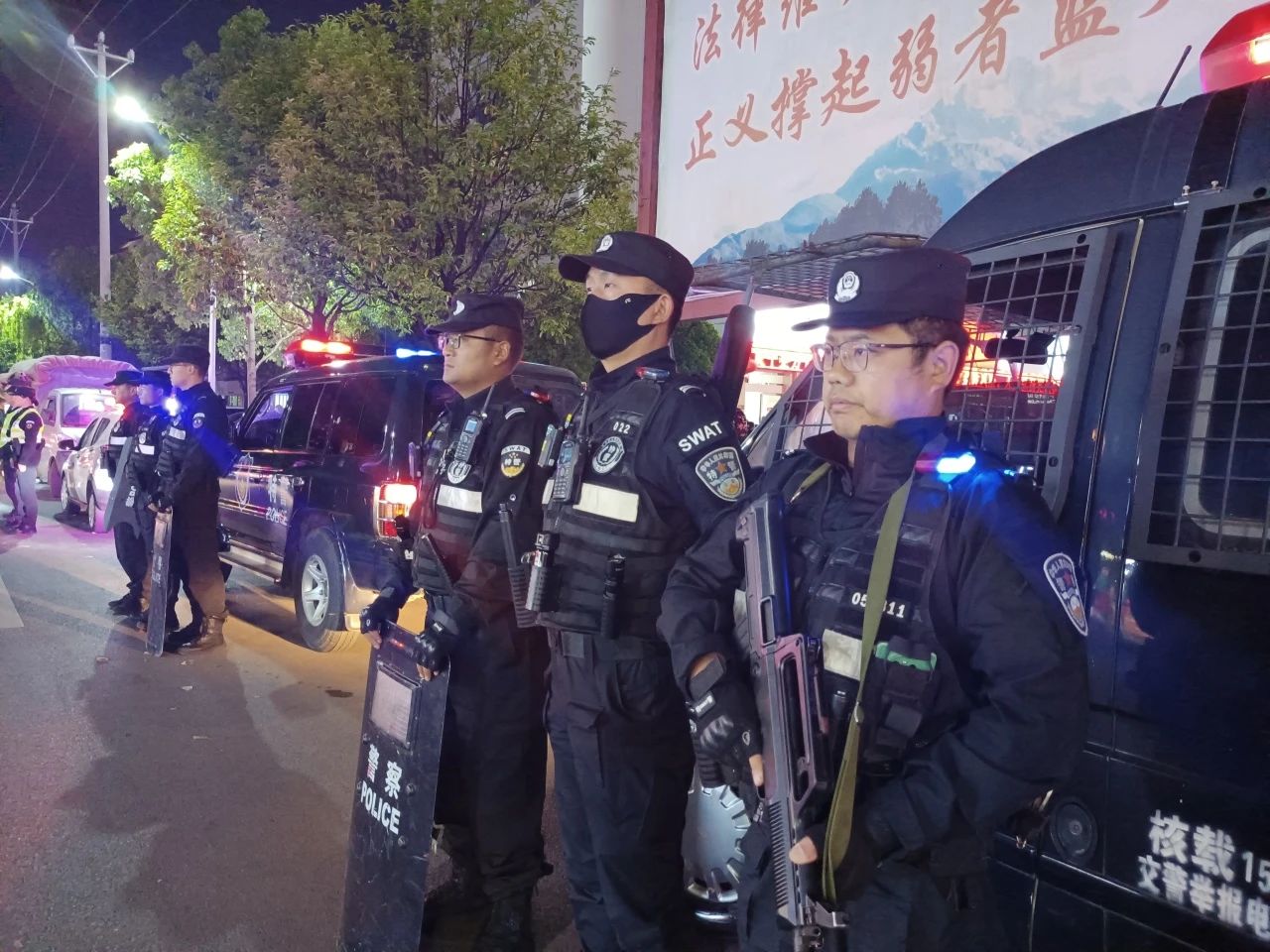 平安玉龙全县警力动员开展集中攻坚行动2.jpg
