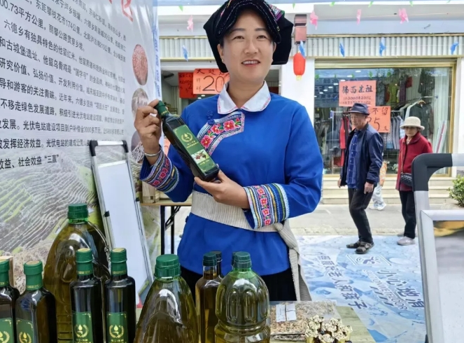 共绘边屯文化新篇章！“活力永胜·2024年特色商品展暨五一美食文化节”开幕 (2).png