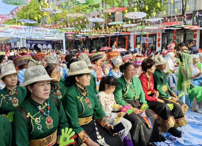 共绘边屯文化新篇章！“活力永胜·2024年特色商品展暨五一美食文化节”开幕 (3).png