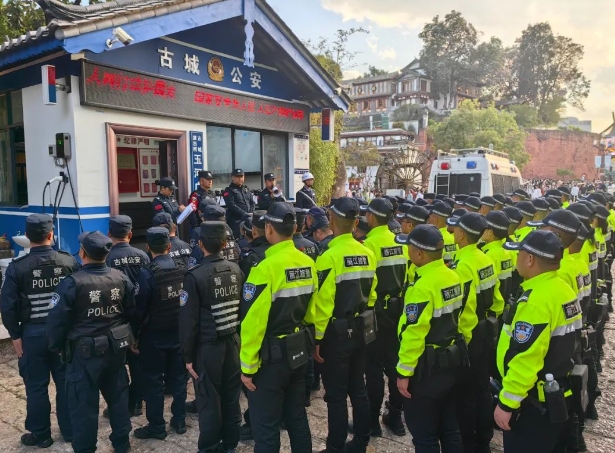 全员在岗 80%上勤 古城公安全力护航“五一”假期 (3).png