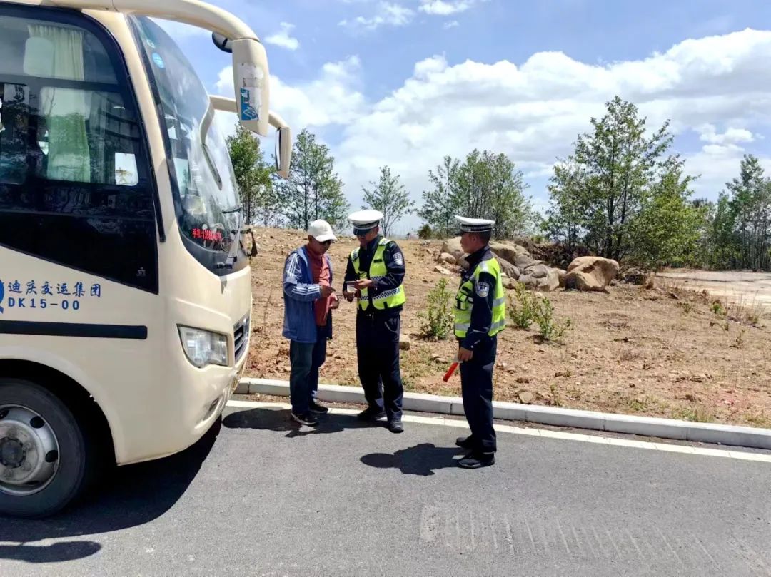 宁蒗交警高效护航“五一”：科技 人力织密安全网，确保假期道路畅通无阻07.jpg