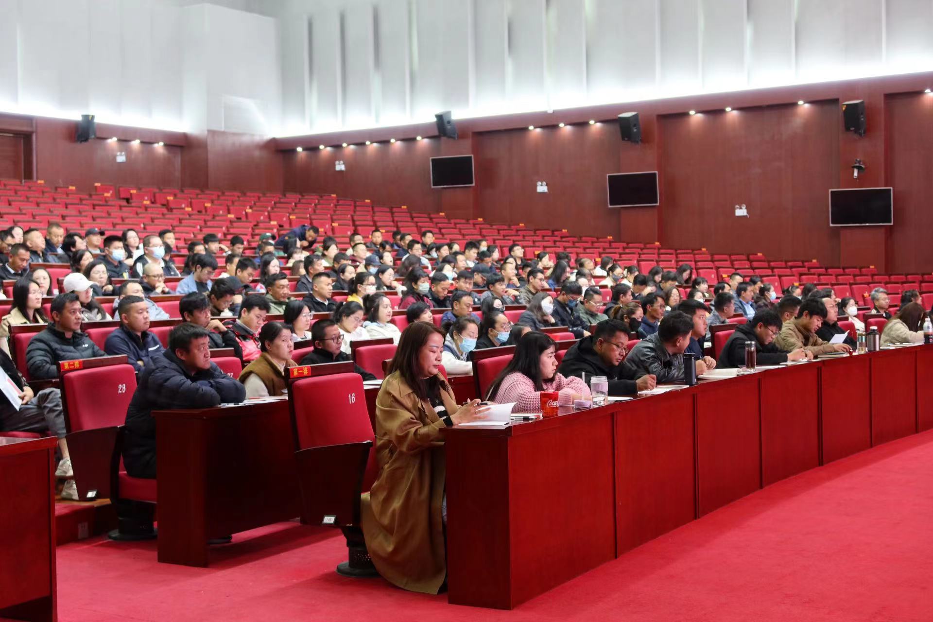 2024年丽江市国资委党委入党积极分子暨发展对象培训班开班 (3).jpg