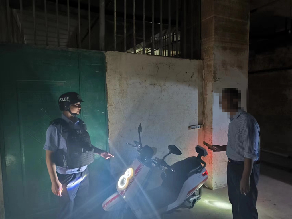 酒后疏忽险失爱车 民警为“粗心”群众寻回1.jpg