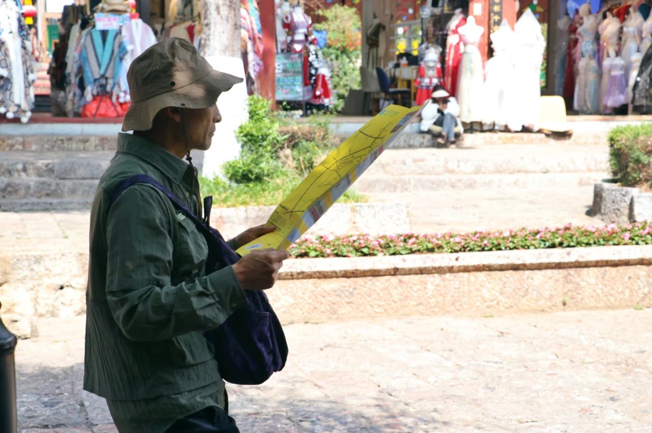 “5·19中国旅游日” 古城保护管理局（公司）开展志愿服务活动1.jpg