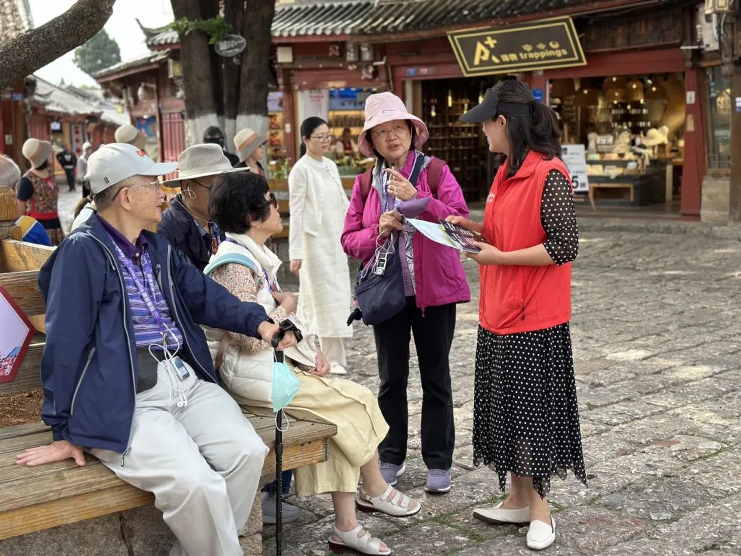 “5·19中国旅游日” 古城保护管理局（公司）开展志愿服务活动2.jpg