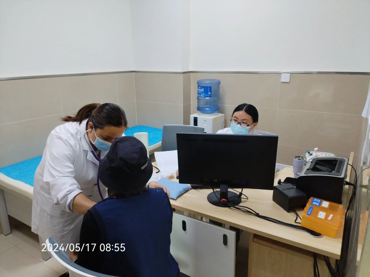 丽江市人民医院开设“双心”门诊 一个门诊看两种“心病”1.jpg