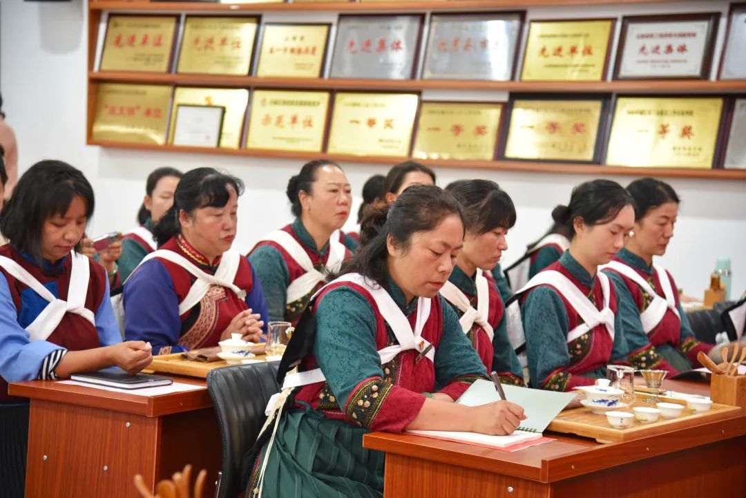 木府茶香飘逸韵 32名干部职工共习茶艺，传承文化精粹2.jpg