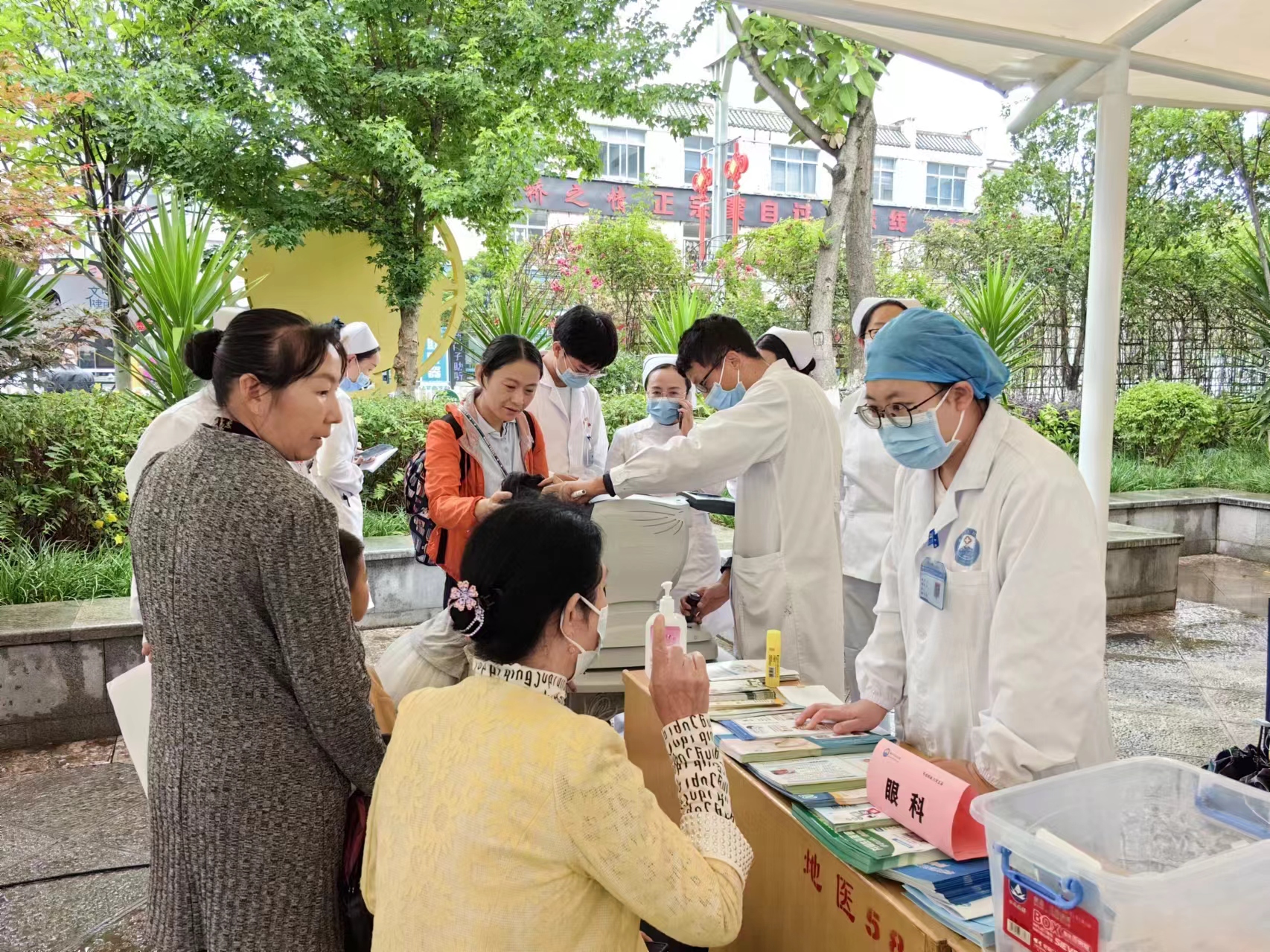 丽江市医院开展专家义诊宣教活动04.jpg