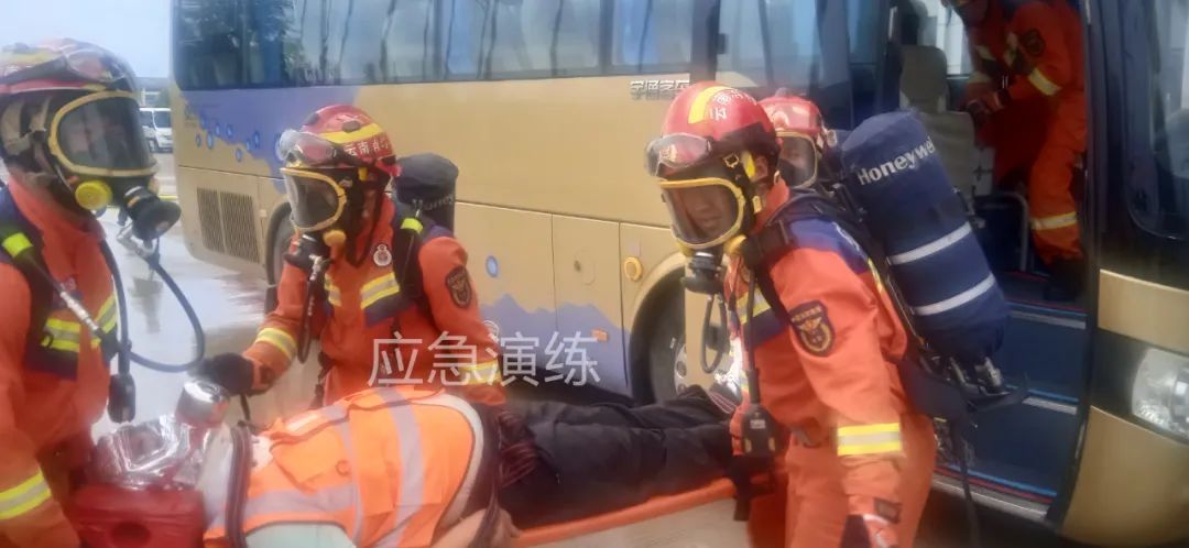 丽江市开展旅游客运行业2024年安全事故现场处置应急演练05.jpg