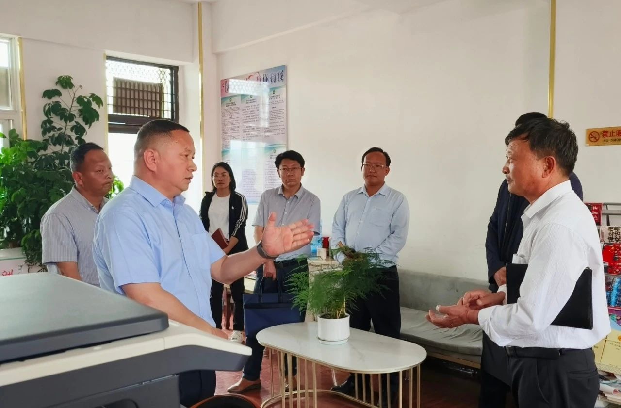 张伟深入大兴街道专题调研党纪学习教育 基层党建工作02.jpg