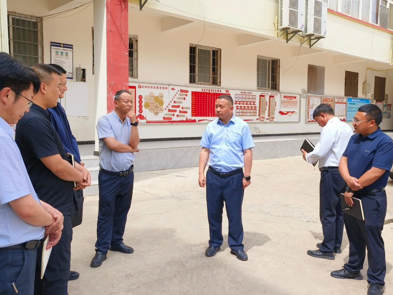 张伟深入大兴街道专题调研党纪学习教育 基层党建工作03.jpg