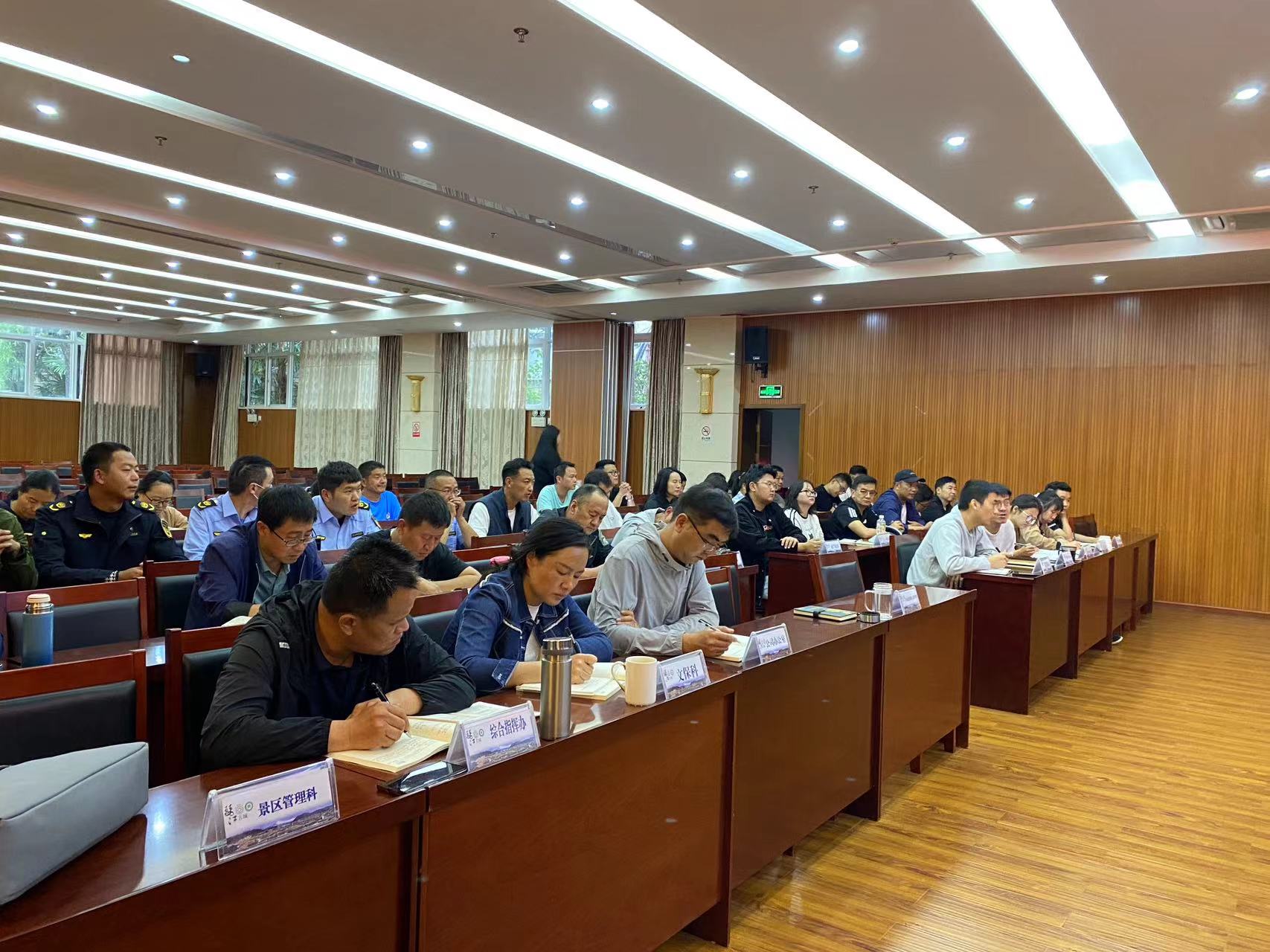 丽江古城景区从业人员集体“充电”  只为更好服务每一位游客 (3).jpg