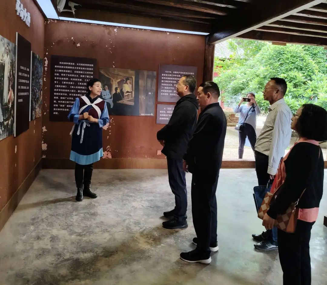 省委党史研究室副主任马琳一行赴古城区调研党史工作.jpg