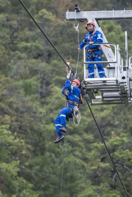 确保游客安全！玉龙雪山景区开展索道联合应急救援演练10.png