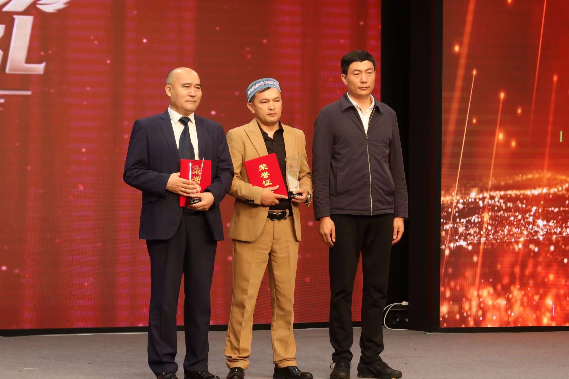 2023《民族文学》年度奖颁奖典礼在丽江举行 (6).jpg