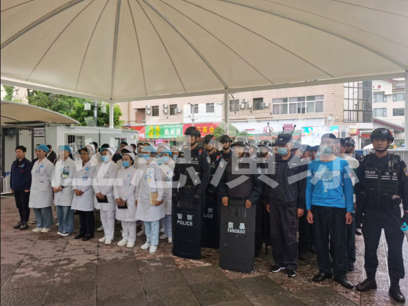 丽江市人民医院开展 2024 年反恐防暴模拟演练1.png