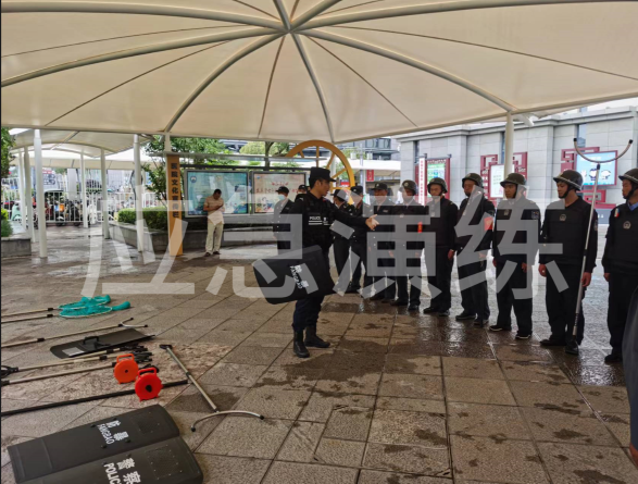 丽江市人民医院开展 2024 年反恐防暴模拟演练3.png