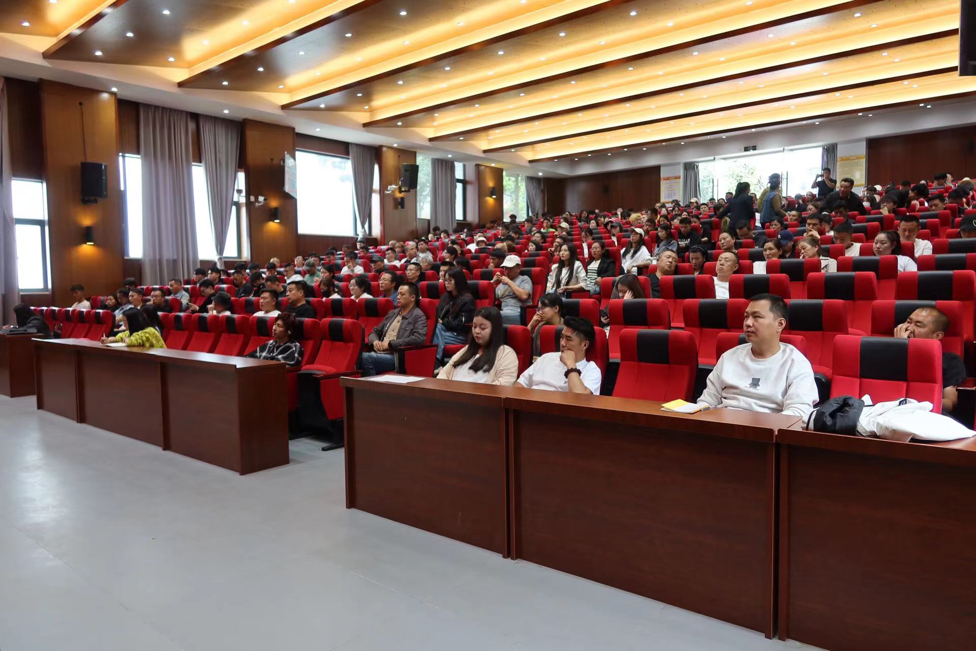 丽江古城景区2024年民宿客栈行业暑期旅游接待工作会议召开 (2).jpg